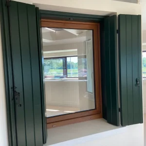 Scuro in pvc alla padovana con telaio monoblocco L. 100 x H. 135 cm